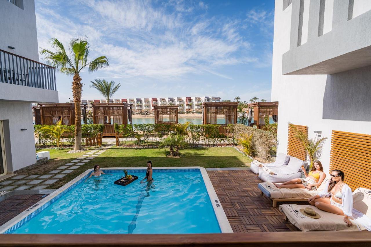 Sunrise Crystal Bay Resort -Grand Select (Adults Only) 후르가다 외부 사진 The swimming pool at the hotel