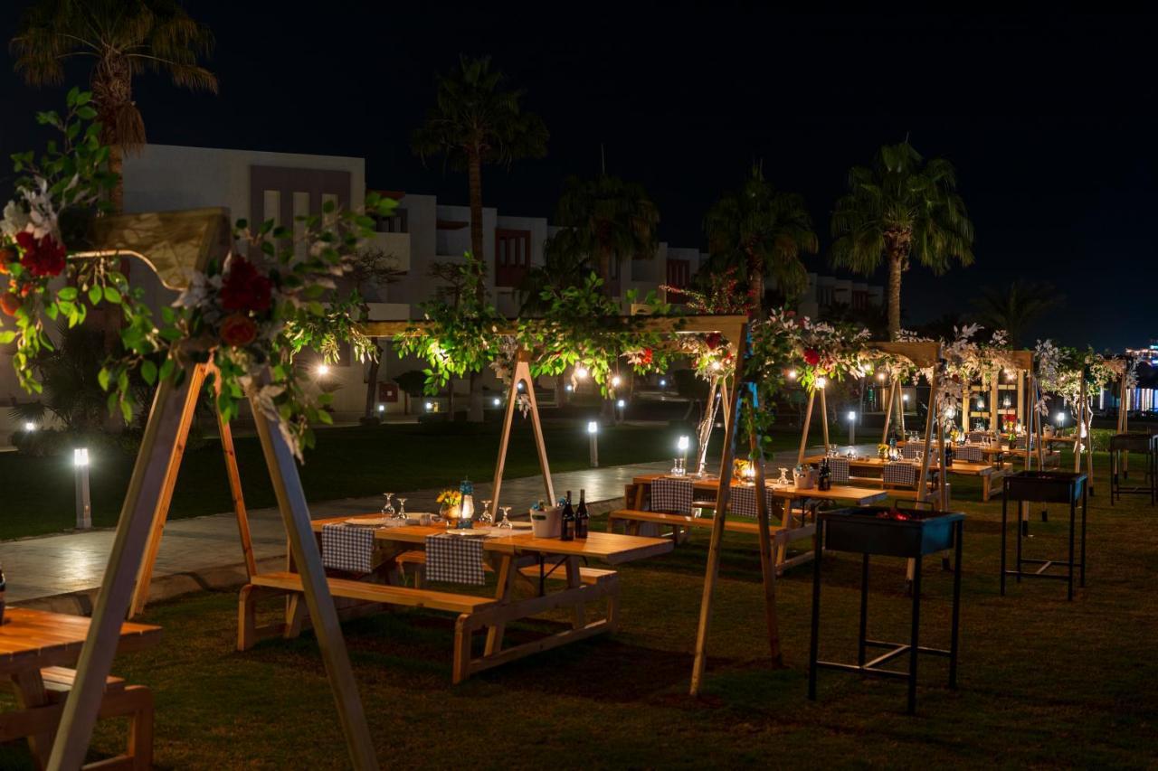 Sunrise Crystal Bay Resort -Grand Select (Adults Only) 후르가다 외부 사진 The Village