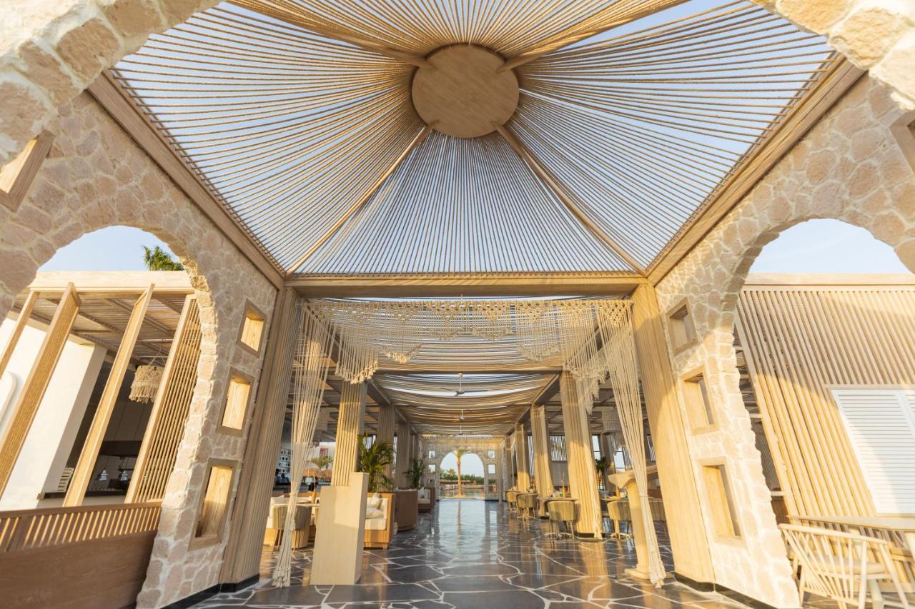Sunrise Crystal Bay Resort -Grand Select (Adults Only) 후르가다 외부 사진 The interior of the museum