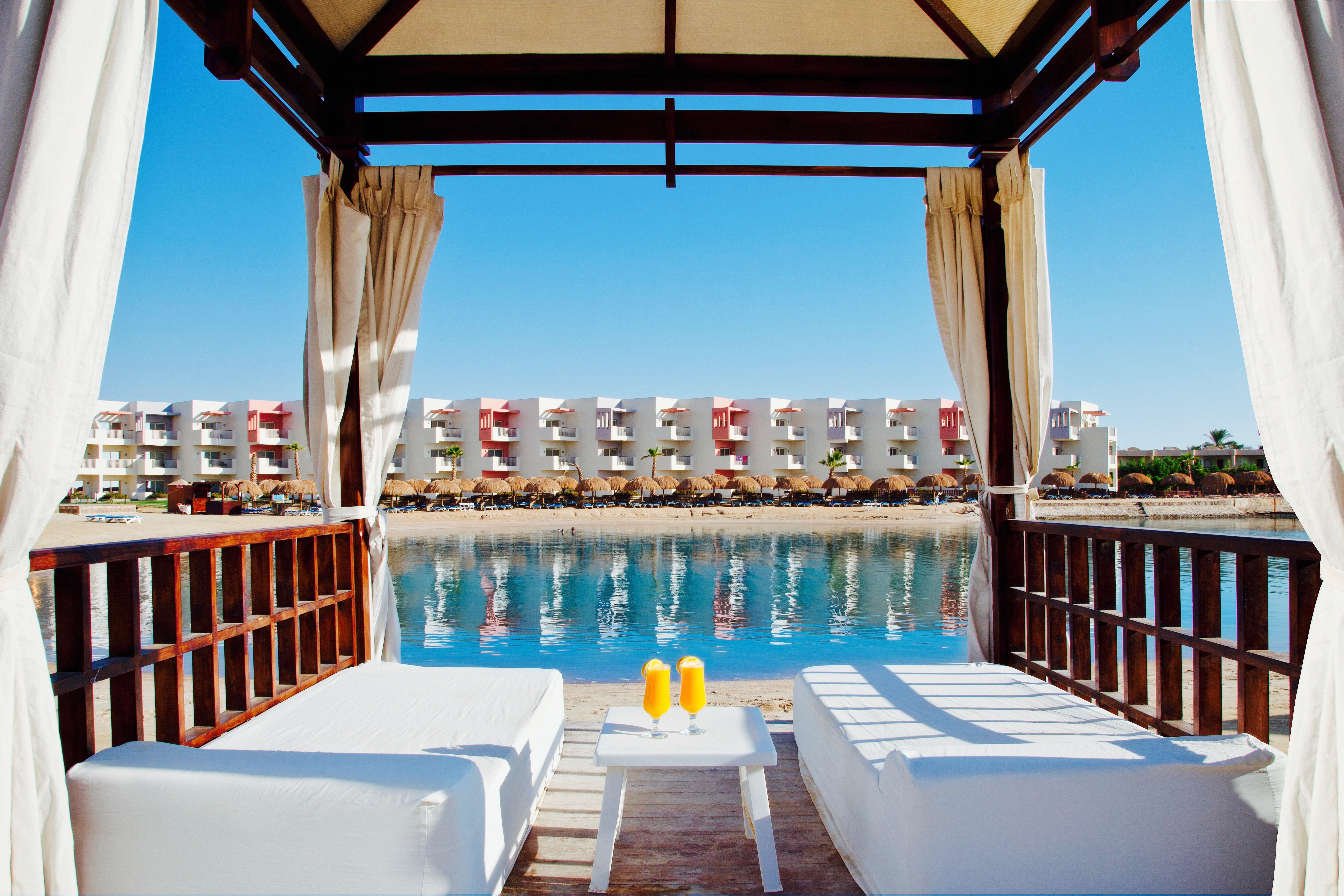 Sunrise Crystal Bay Resort -Grand Select (Adults Only) 후르가다 외부 사진 View of the lagoon