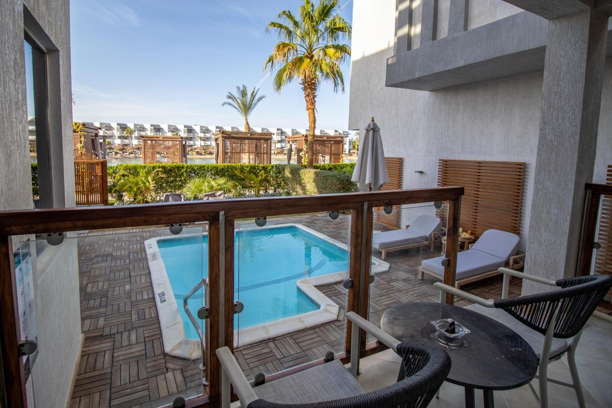 Sunrise Crystal Bay Resort -Grand Select (Adults Only) 후르가다 외부 사진 A private pool at a hotel in Greece