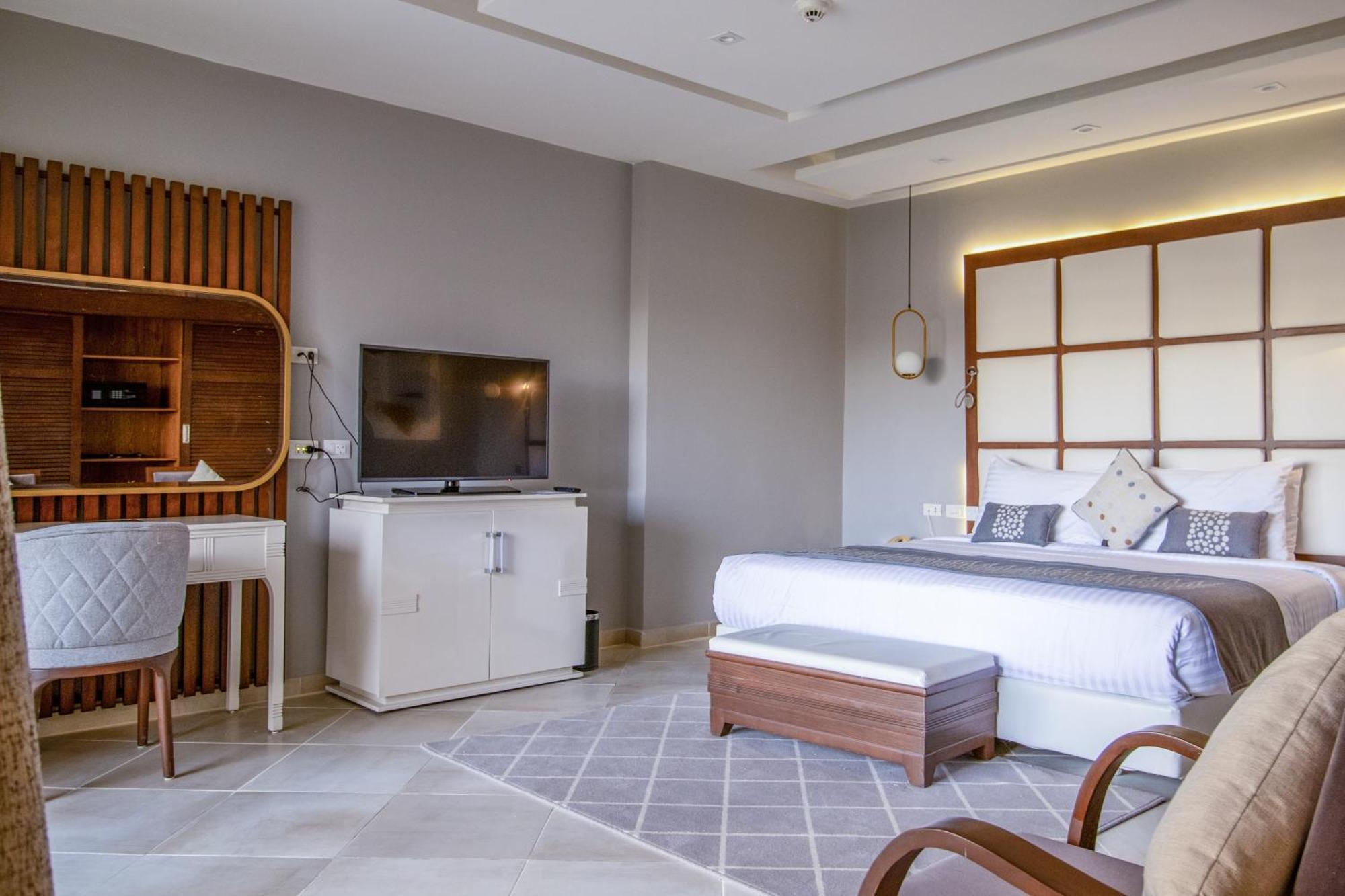Sunrise Crystal Bay Resort -Grand Select (Adults Only) 후르가다 외부 사진 A bedroom at the hotel