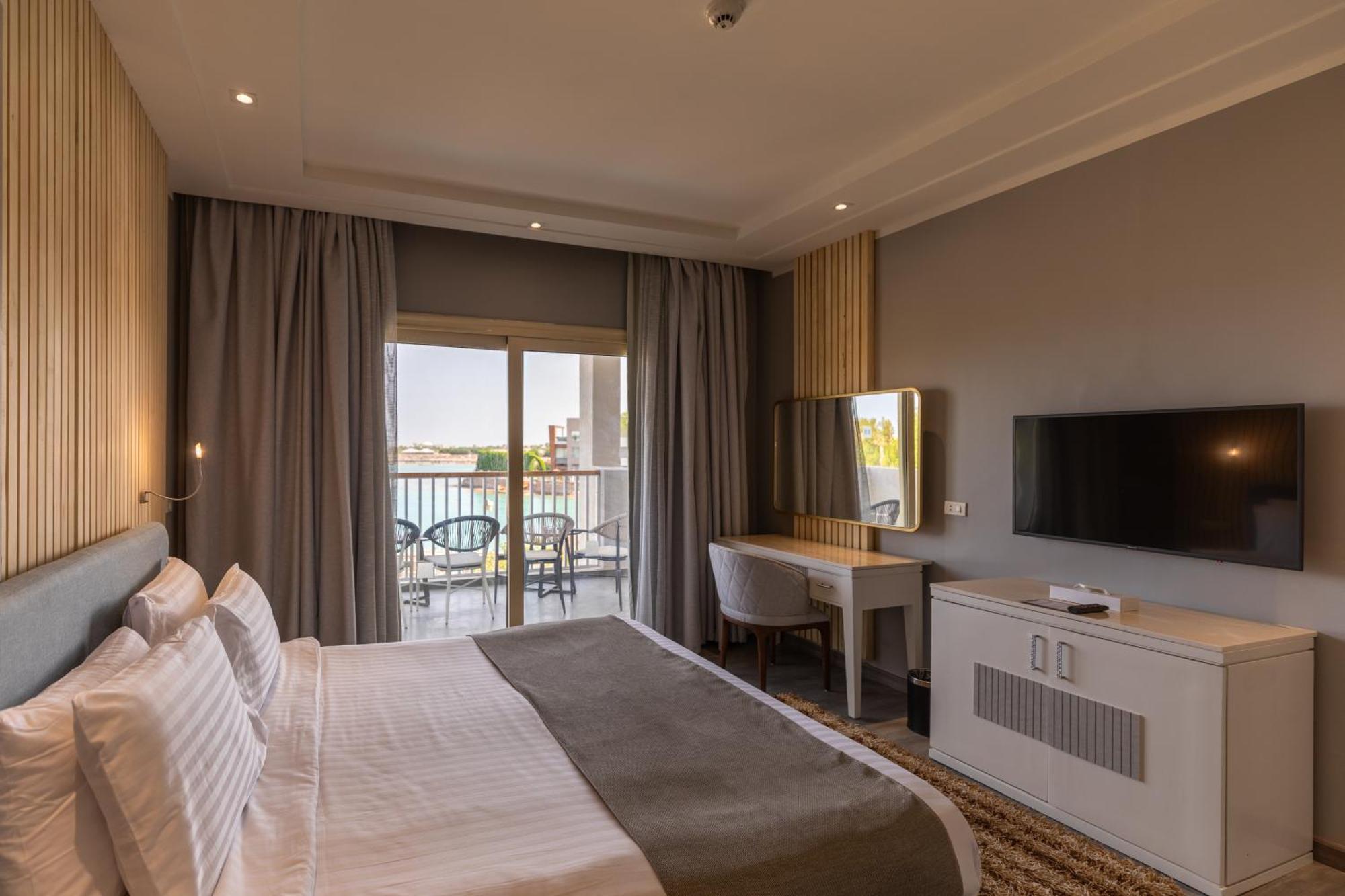 Sunrise Crystal Bay Resort -Grand Select (Adults Only) 후르가다 외부 사진 A room at the hotel