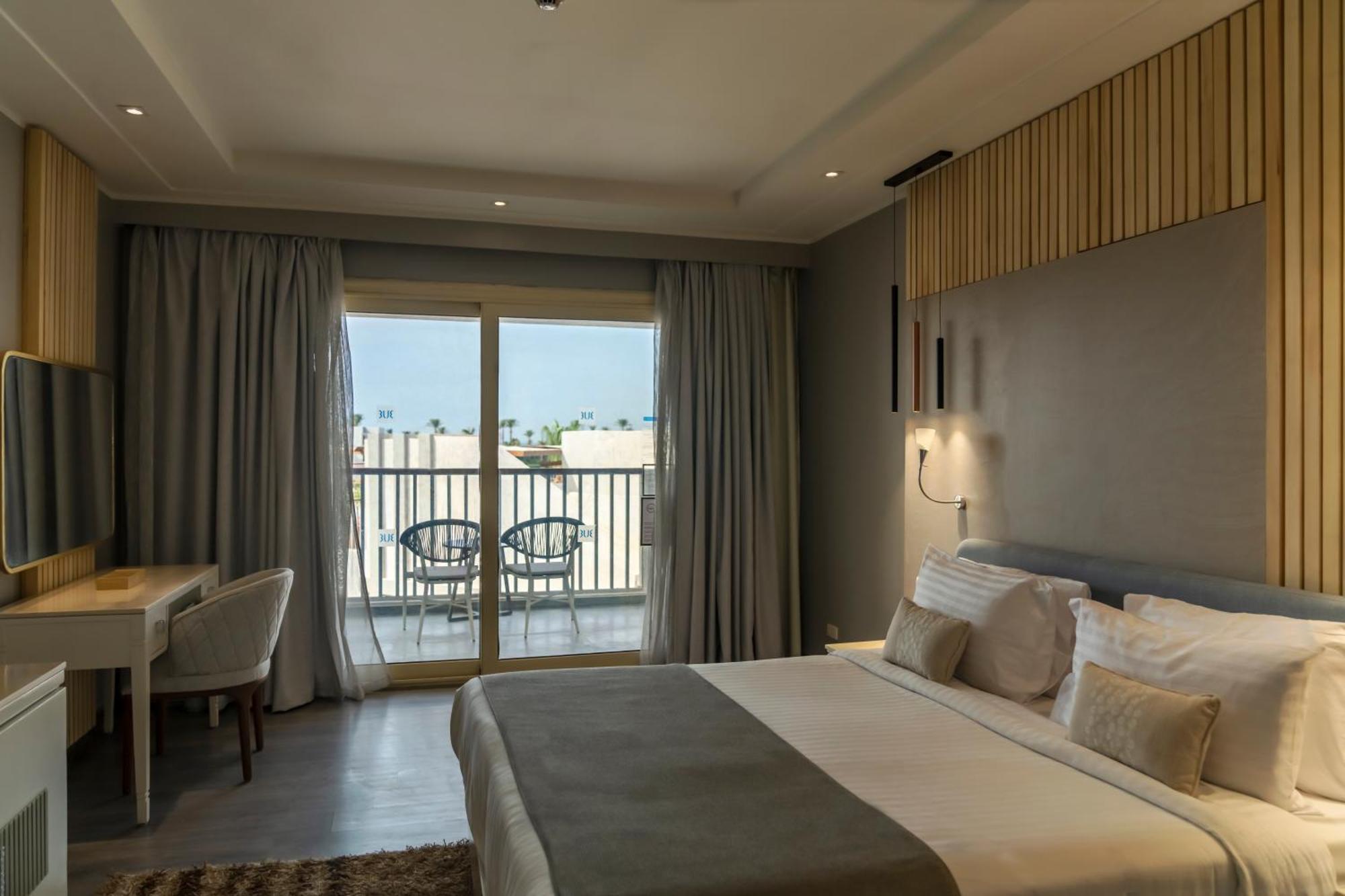 Sunrise Crystal Bay Resort -Grand Select (Adults Only) 후르가다 외부 사진 A room at the hotel