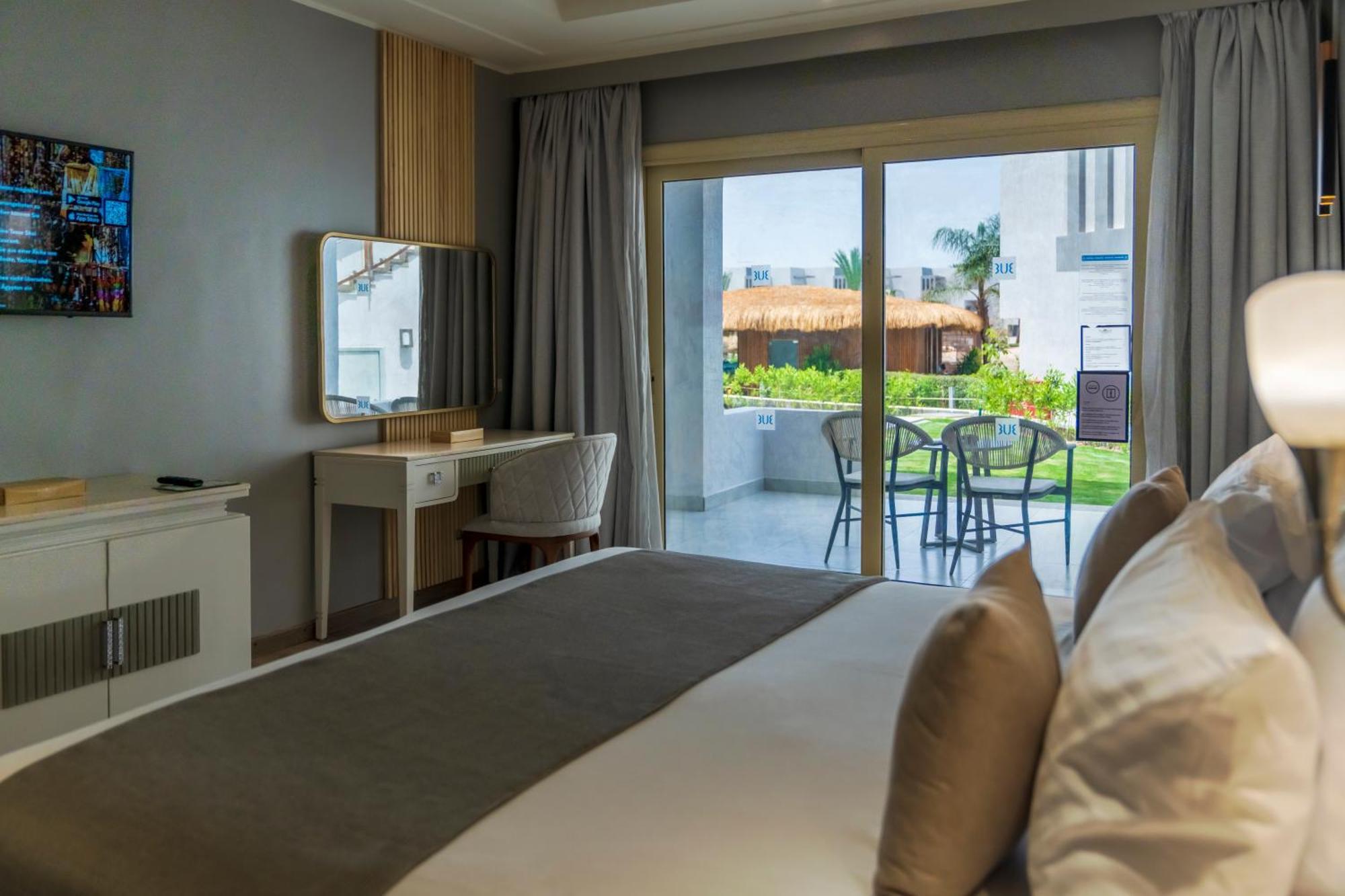 Sunrise Crystal Bay Resort -Grand Select (Adults Only) 후르가다 외부 사진 A room at the hotel